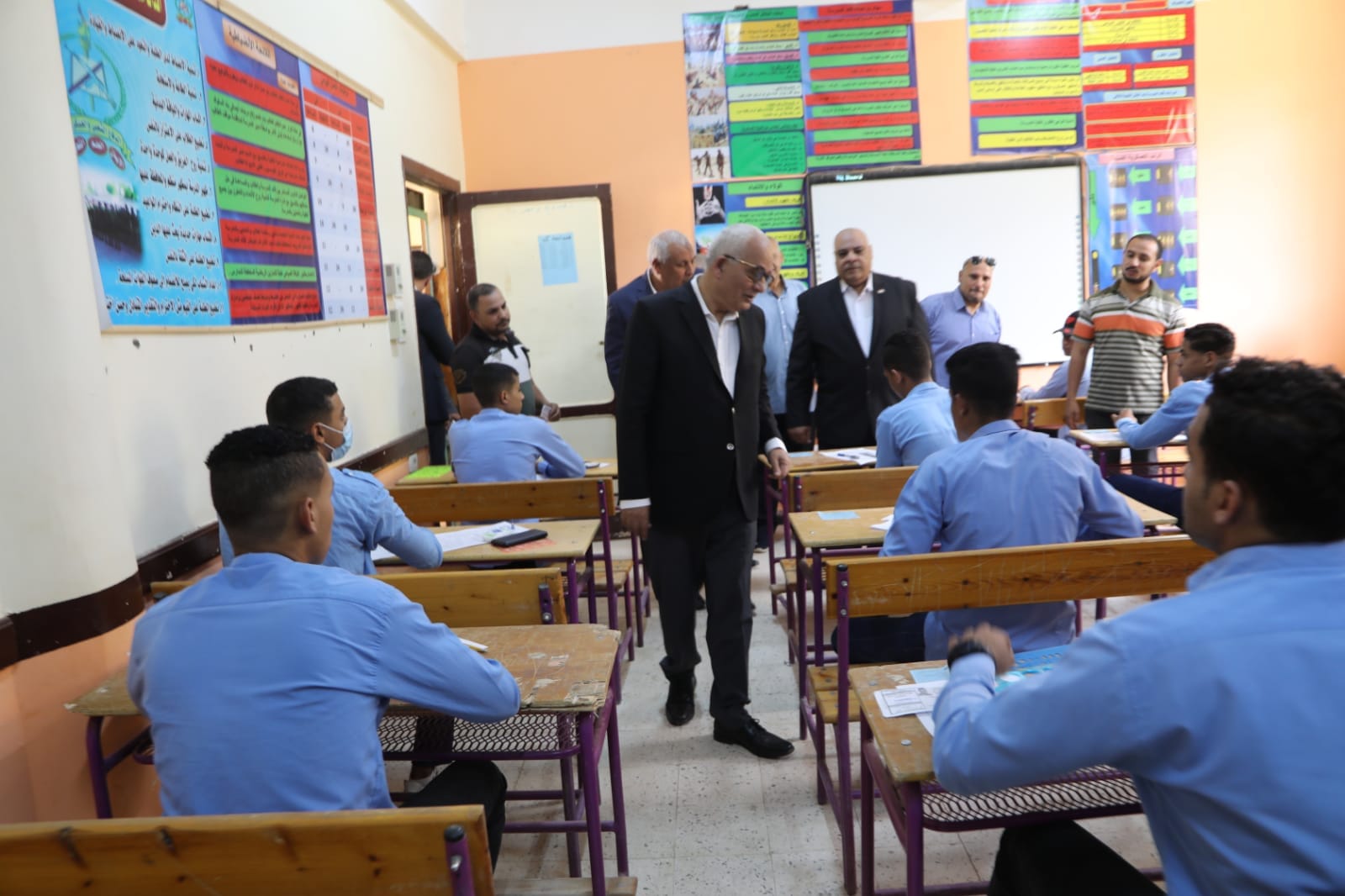 حجازي والزملوط يتفقدان امتحانات الدبلومات الفنية بالمدرسة الثانوية الصناعية العسكرية (2)