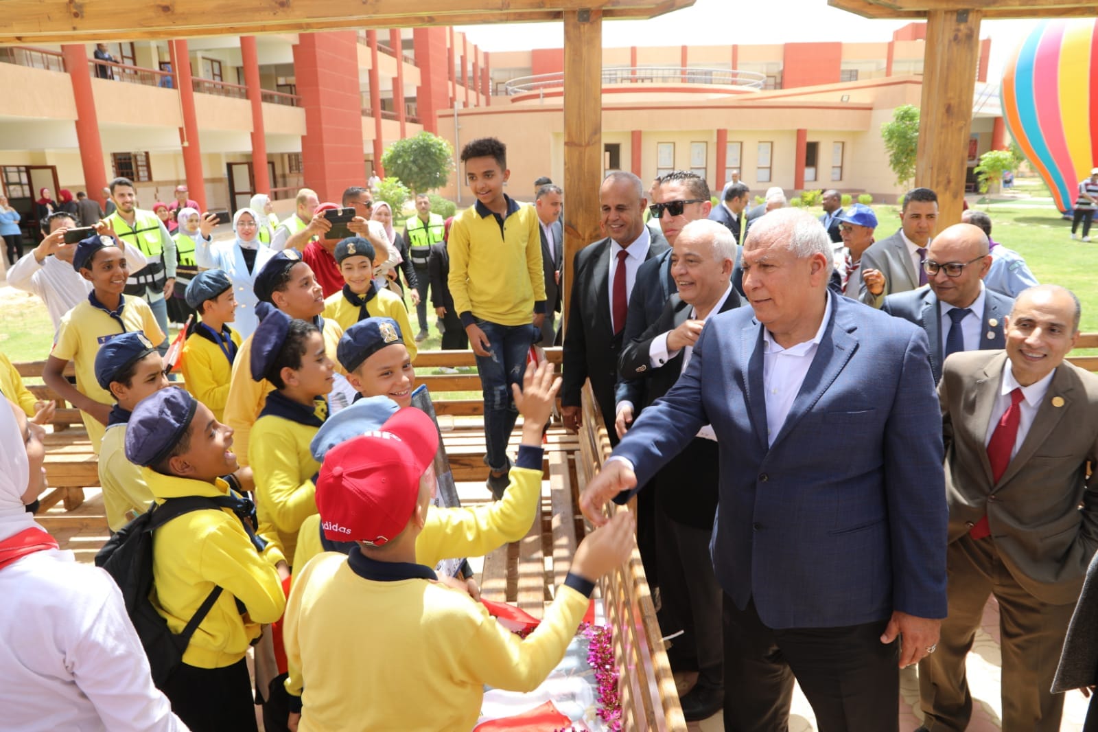 وزير التعليم يتفقد مدرسة الـIPS بالخارجة والمدرسة اليابانية (10)