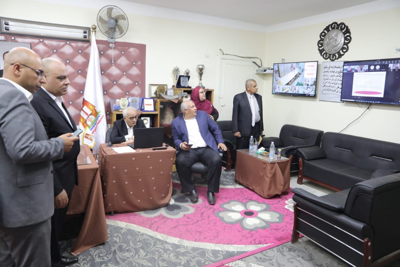 وزير التعليم يتابع مراجعات المناهج اون لاين ويشيد بتجربة تأمين امتحانات الوادي الجديد ويعممها (3)