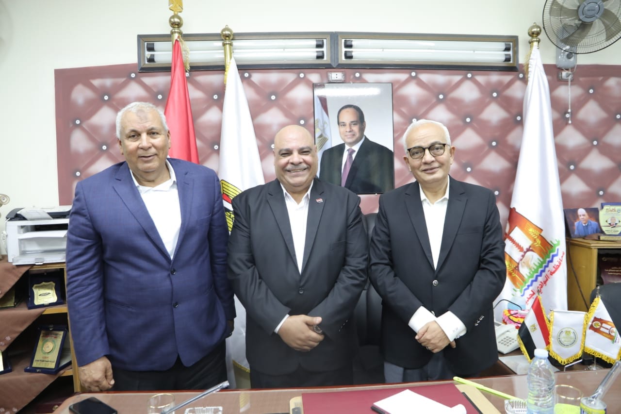 وزير التعليم يتابع مراجعات المناهج اون لاين ويشيد بتجربة تأمين امتحانات الوادي الجديد ويعممها (4)