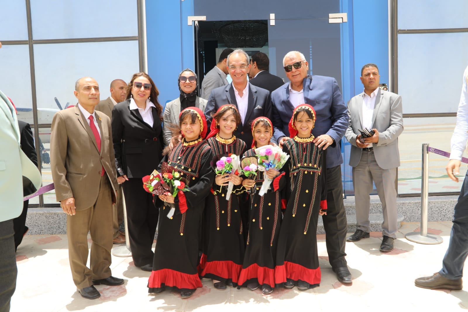 وزير الإتصالات وتكنولوجيا المعلومات يصل الوادي الجديد لتفقد وافتتاح مشروعات خدمية (4)