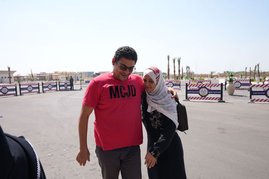33951-فرحة-المفرج-عنهم-وذويهم-بمناسبة-العفو-عنهم-بمناسبة-عيد-الأضحى--(2)