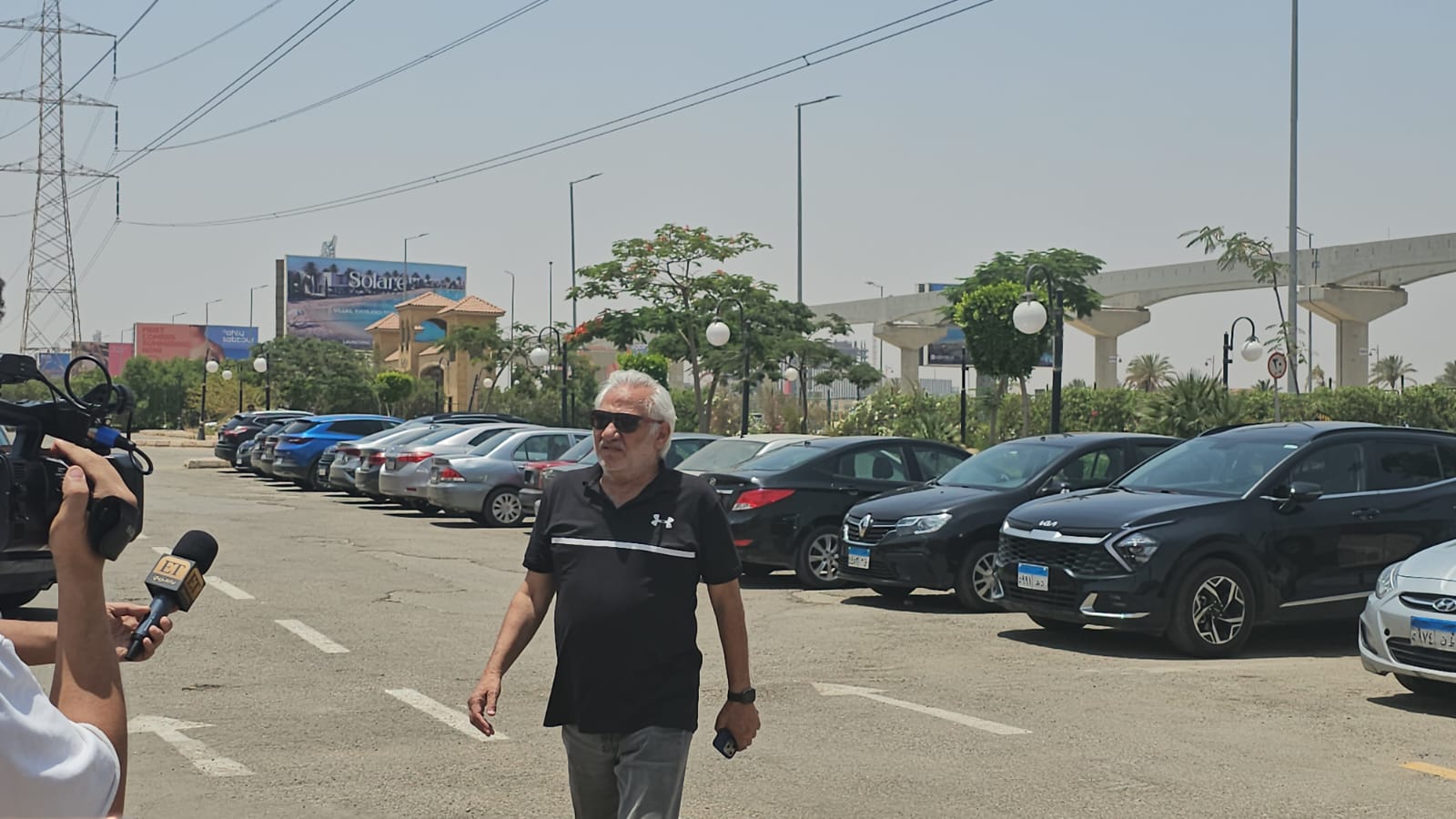 انهيار صديق عمره.. الصور الأولى لجنازة الفنان علاء عبد الخالق بمسجد الشرطة