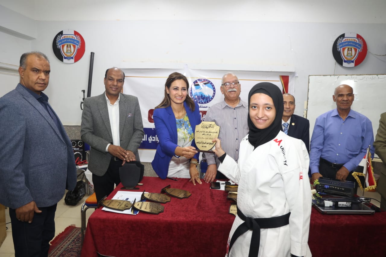 الملتقى الشبابي لدعم الفرق الرياضية في الخارجة (25)