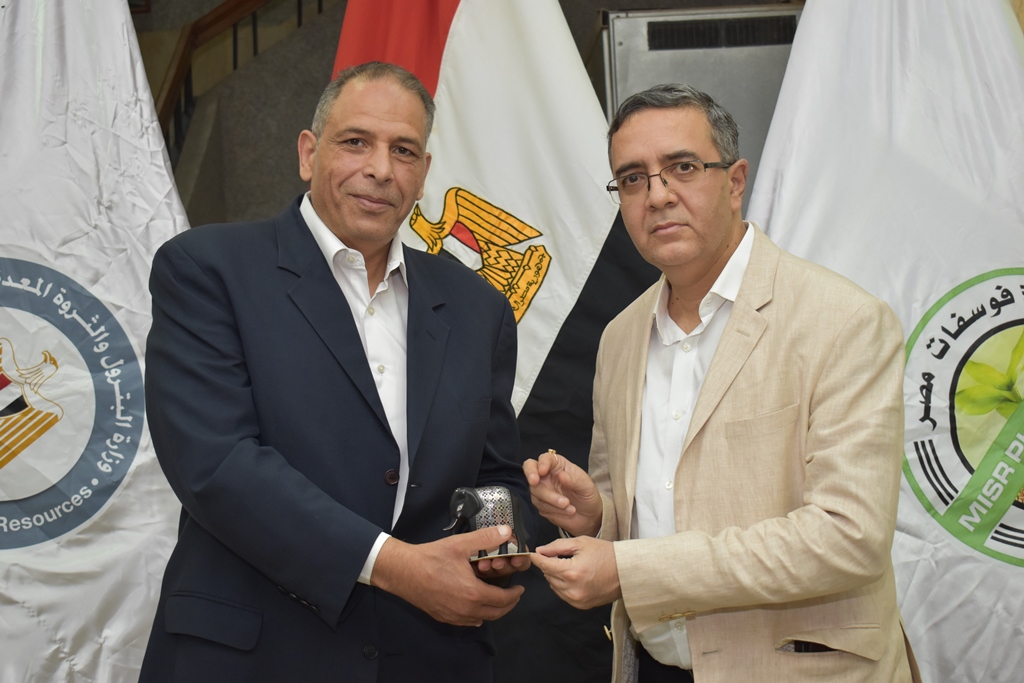 تبادل الدروع والهدايا التذكارية مع اجلانب الهندي (14)