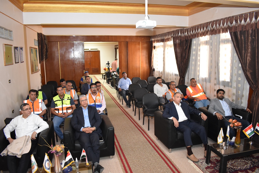 جانب من زيارة السفير الهندي لموقع فوسفات أبو طرطور (10)