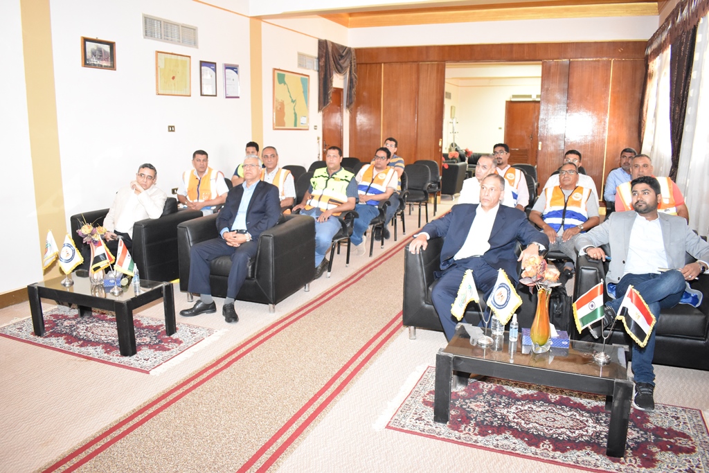 جانب من زيارة السفير الهندي لموقع فوسفات أبو طرطور (37)