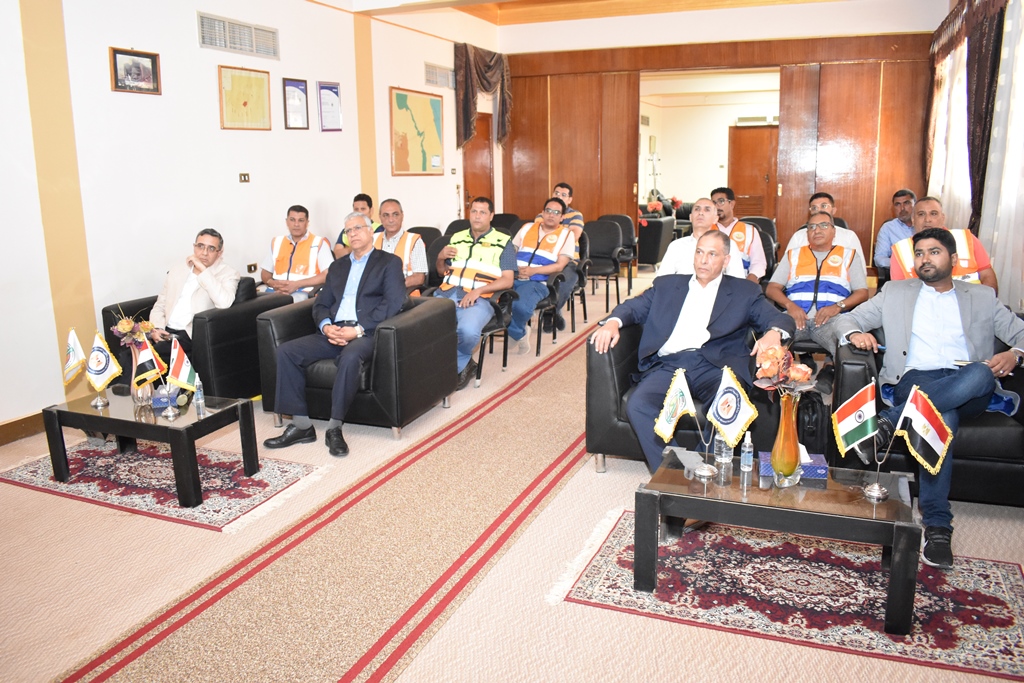 جانب من زيارة السفير الهندي لموقع فوسفات أبو طرطور (38)