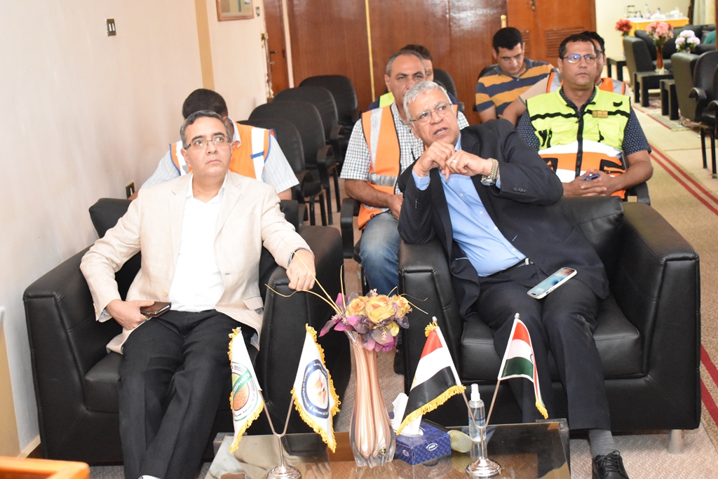 جانب من زيارة السفير الهندي لموقع فوسفات أبو طرطور (47)