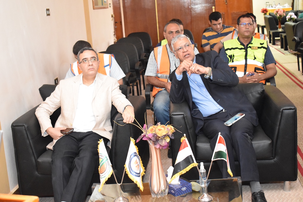 جانب من زيارة السفير الهندي لموقع فوسفات أبو طرطور (48)