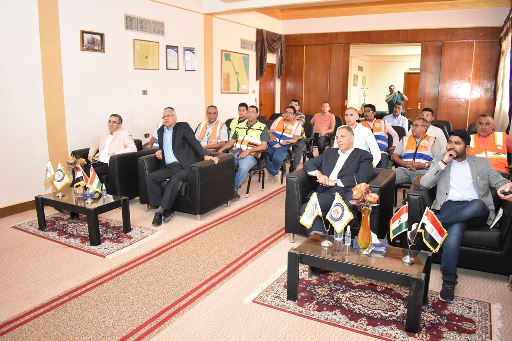 جانب من زيارة السفير الهندي لموقع فوسفات أبو طرطور (62)