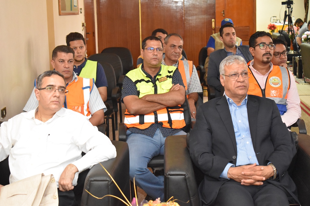 جانب من زيارة السفير الهندي لموقع فوسفات أبو طرطور (65)