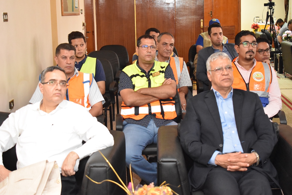 جانب من زيارة السفير الهندي لموقع فوسفات أبو طرطور (66)