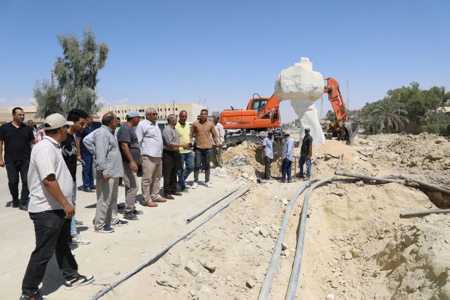 الزملوط يتابع أعمال تطوير ميدان الجمهورية الجديدة... ورفع كفاءة الميكنة الزراعية بالفرافرة (4)