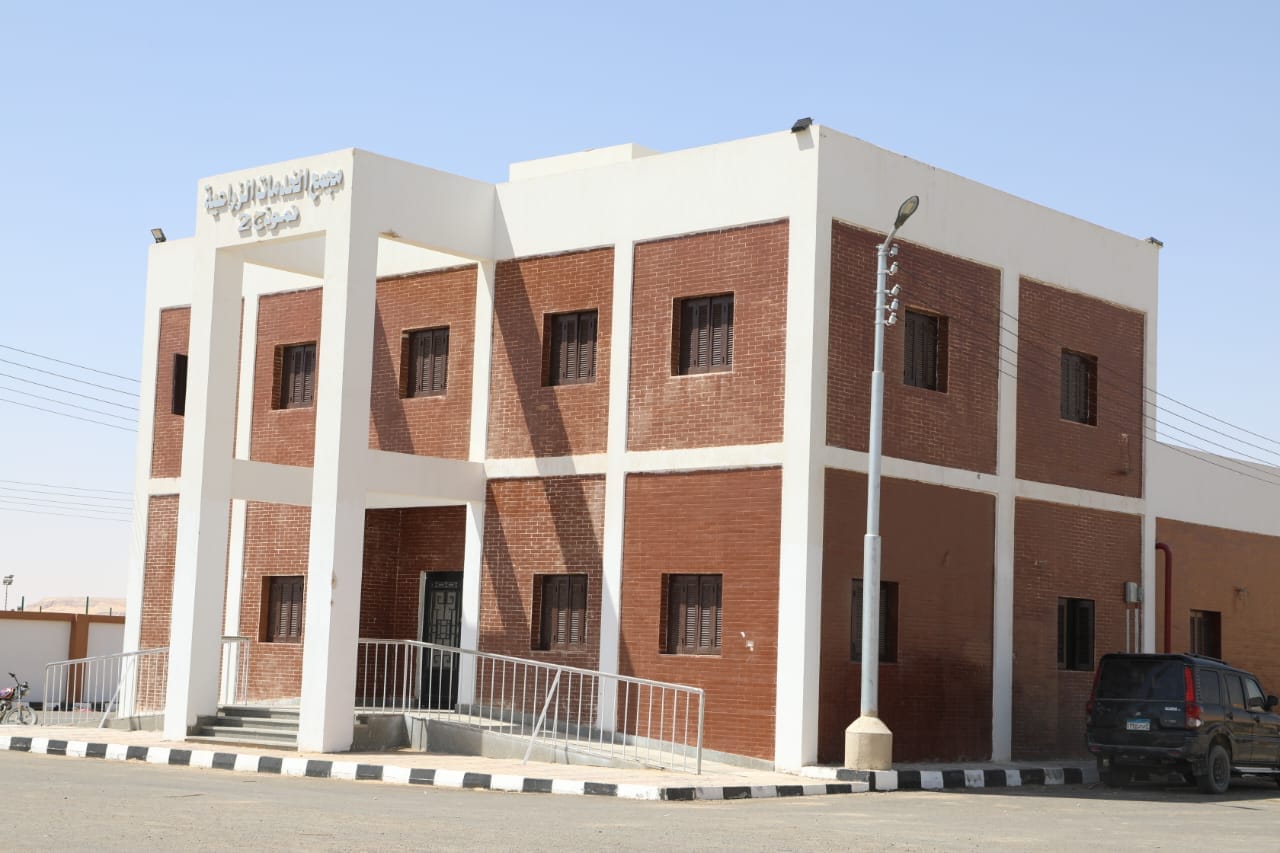 محافظ الوادي الجديد يتفقّد مشروعات حياة كريمة بالفرافرة (3)