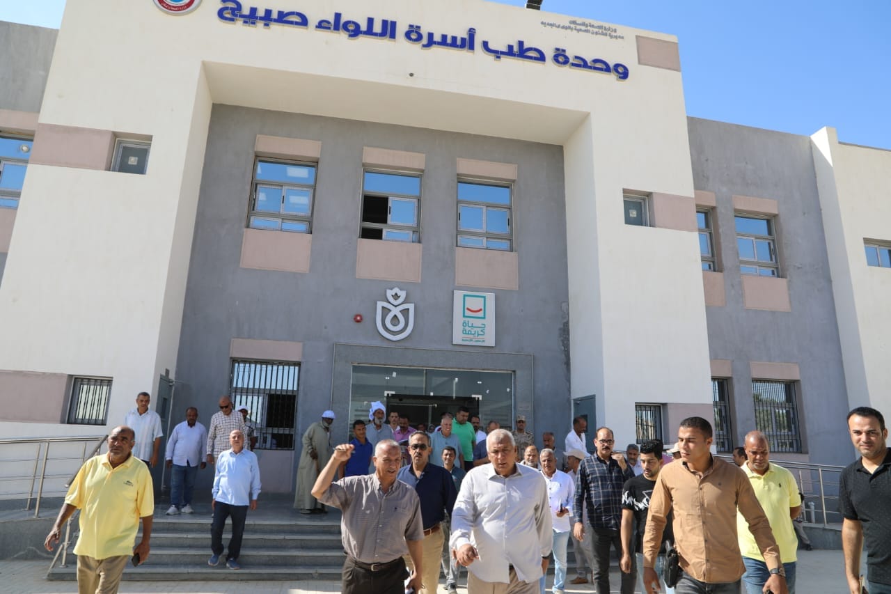 محافظ الوادي الجديد يتفقّد مشروعات حياة كريمة بالفرافرة (4)