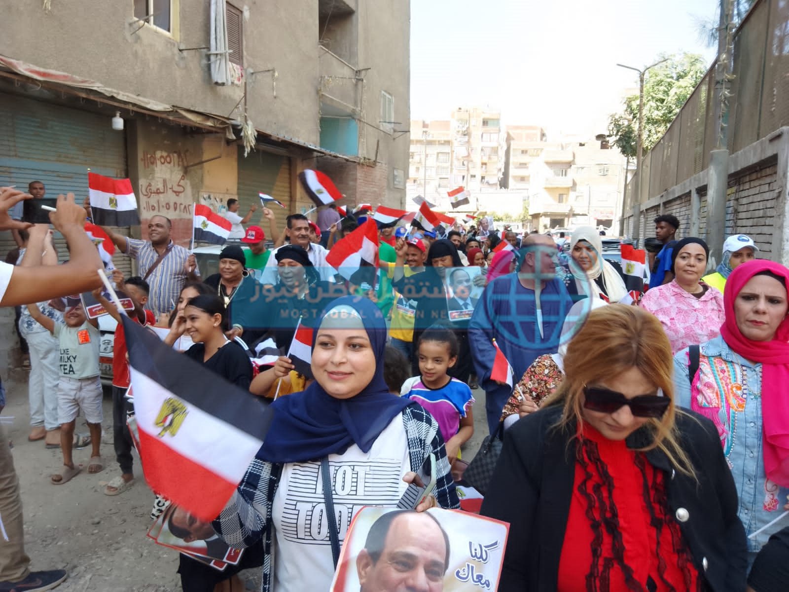 توافد أمانة حزب مستقبل وطن بالقاهرة على مكاتب الشهر العقاري لتحرير توكيلات لترشيح الرئيس السيسي
