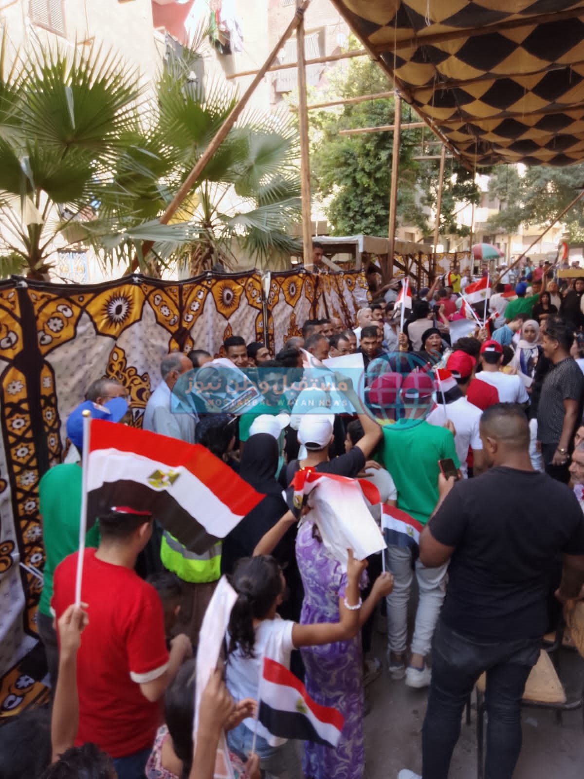 توافد أمانة حزب مستقبل وطن بالقاهرة على مكاتب الشهر العقاري لتحرير توكيلات لترشيح الرئيس السيسي