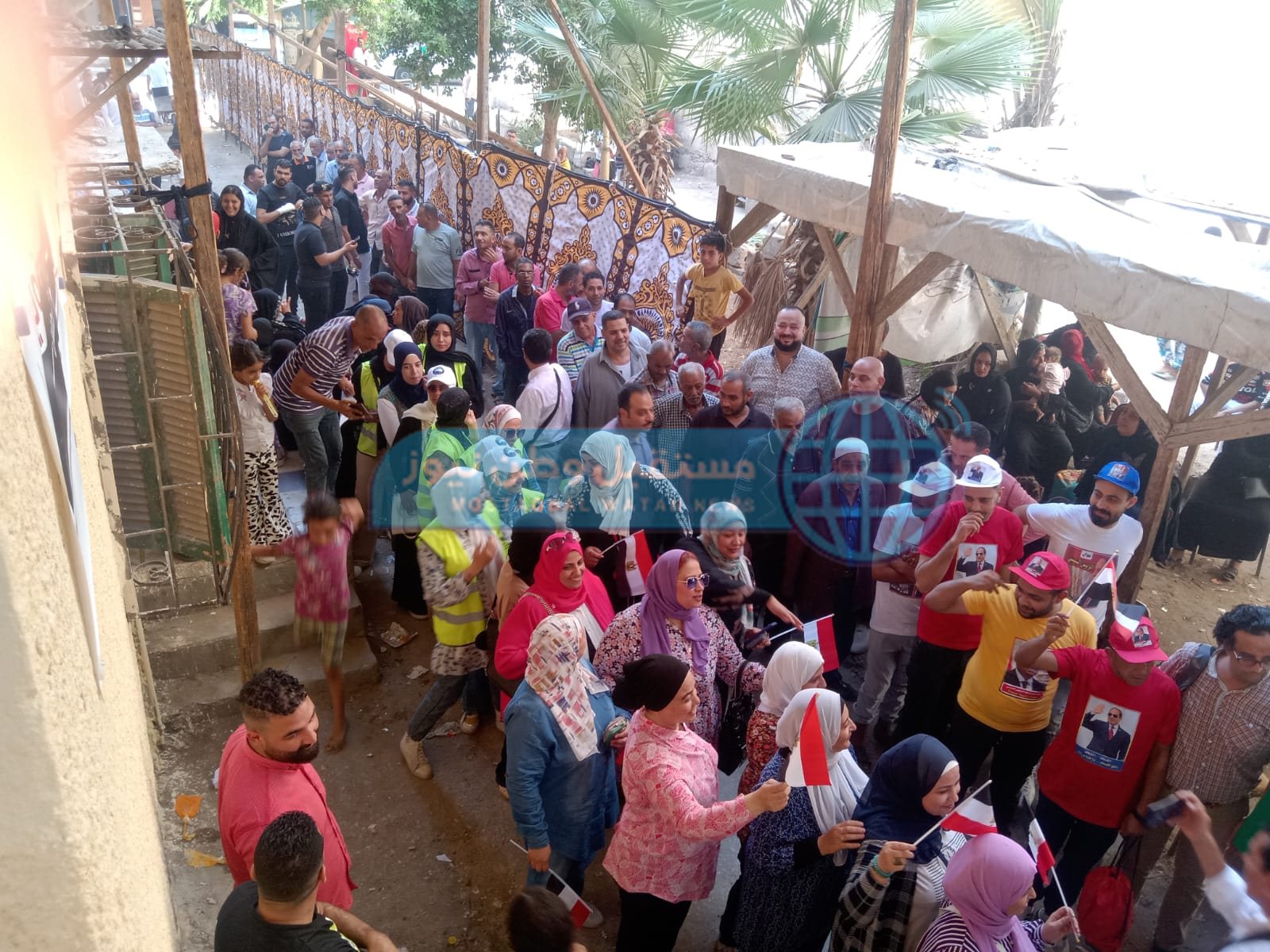 توافد أمانة حزب مستقبل وطن بالقاهرة على مكاتب الشهر العقاري لتحرير توكيلات لترشيح الرئيس السيسي