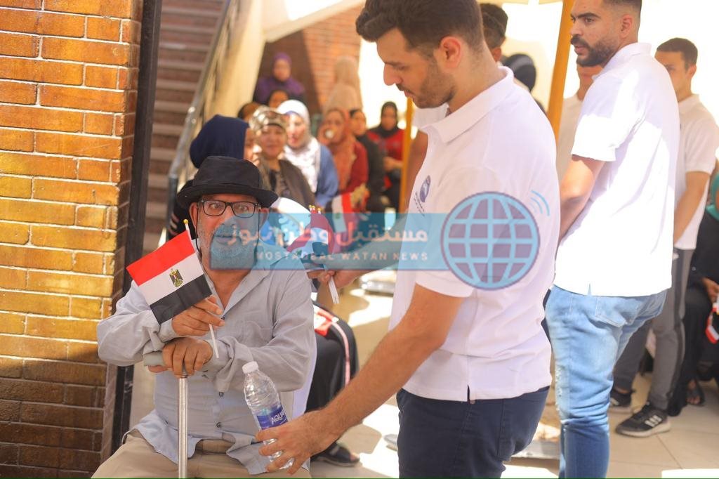 توافد أمانة حزب مستقبل وطن بالقاهرة على مكاتب الشهر العقاري لتحرير توكيلات لترشيح الرئيس السيسي