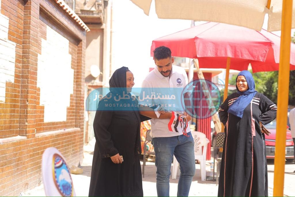 توافد أمانة حزب مستقبل وطن بالقاهرة على مكاتب الشهر العقاري لتحرير توكيلات لترشيح الرئيس السيسي