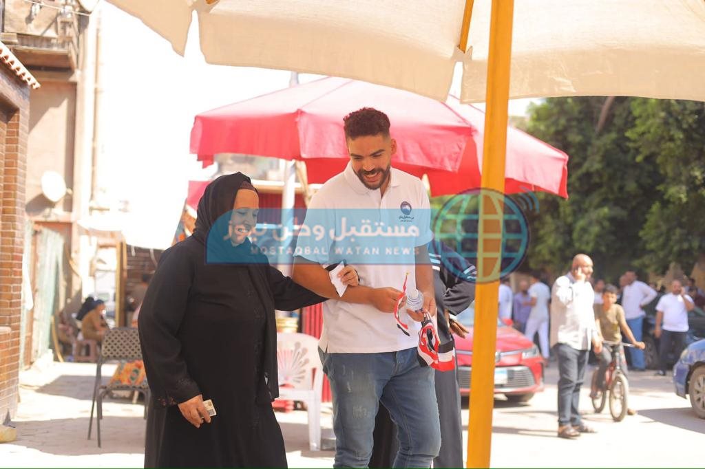 توافد أمانة حزب مستقبل وطن بالقاهرة على مكاتب الشهر العقاري لتحرير توكيلات لترشيح الرئيس السيسي