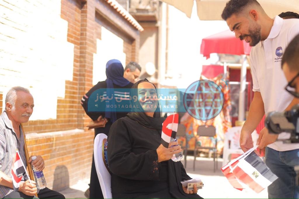 توافد أمانة حزب مستقبل وطن بالقاهرة على مكاتب الشهر العقاري لتحرير توكيلات لترشيح الرئيس السيسي
