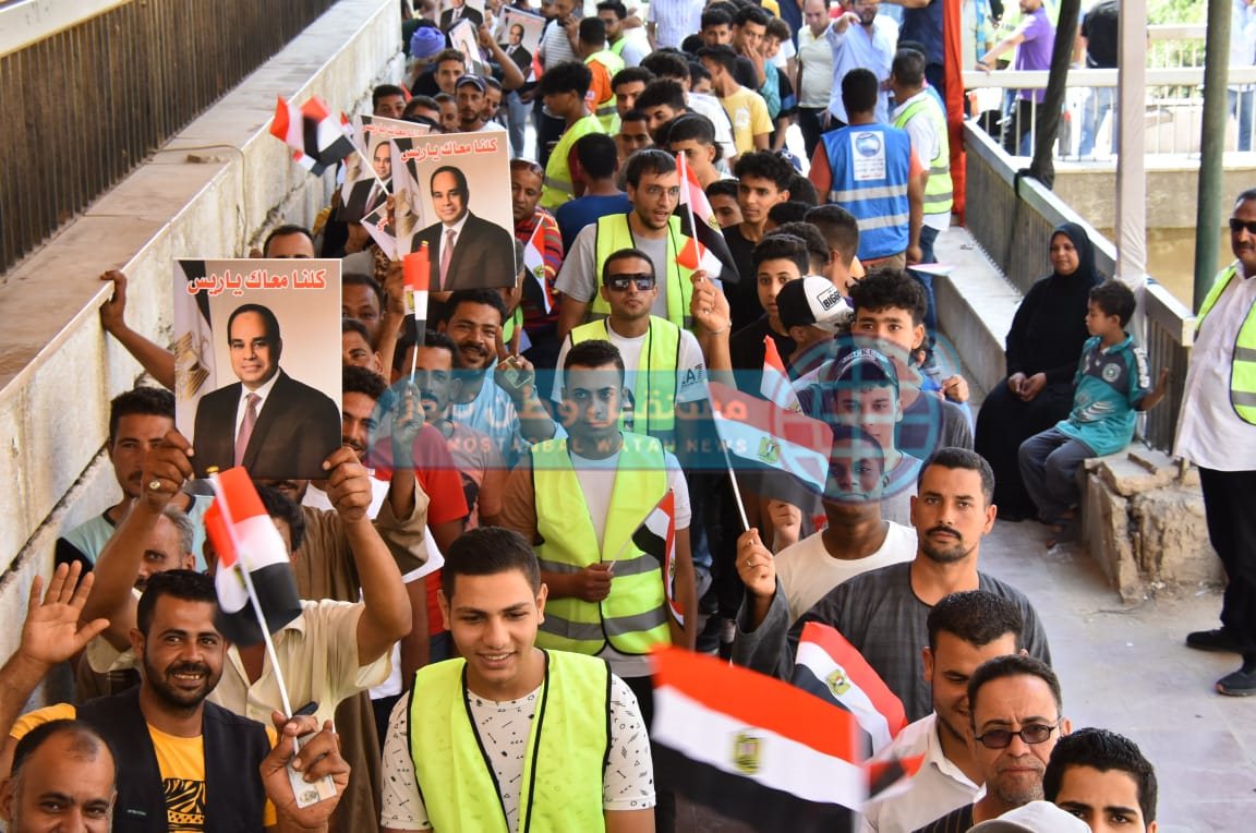 توافد أمانة حزب مستقبل وطن بالقاهرة على مكاتب الشهر العقاري لتحرير توكيلات لترشيح الرئيس السيسي