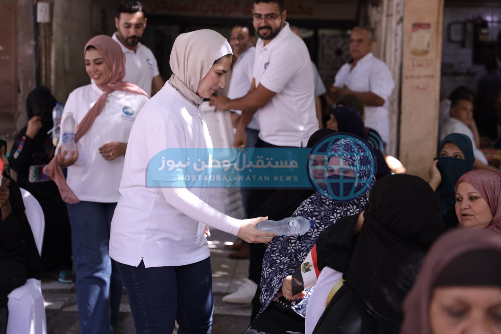 توافد أمانة حزب مستقبل وطن بالقاهرة على مكاتب الشهر العقاري لتحرير توكيلات لترشيح الرئيس السيسي