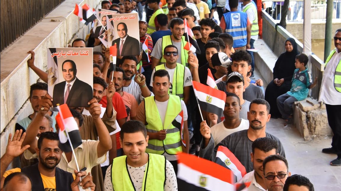 توافد أمانة حزب مستقبل وطن بالقاهرة على مكاتب الشهر العقاري لتحرير توكيلات لترشيح الرئيس السيسي