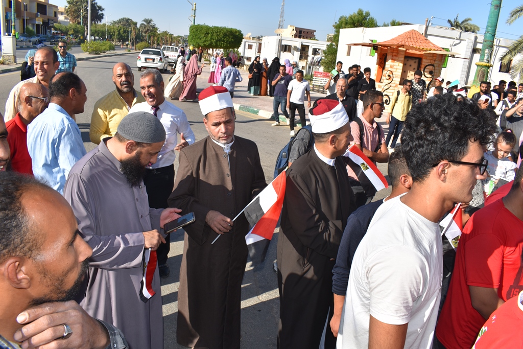 المئات يتظاهرن بالوادي الجديد ضد اسرائيل