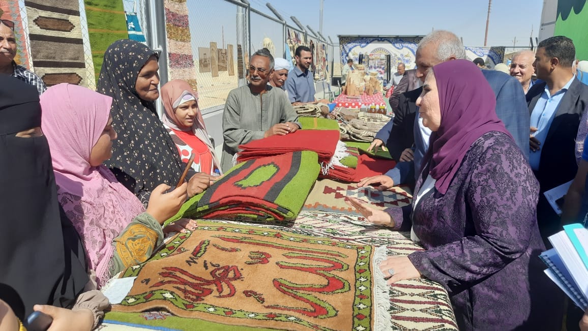 منتجات يدوية وتراثية مركز تنمية الأسرة والطفولة بقرية عثمان بن عفان بالفرافرة