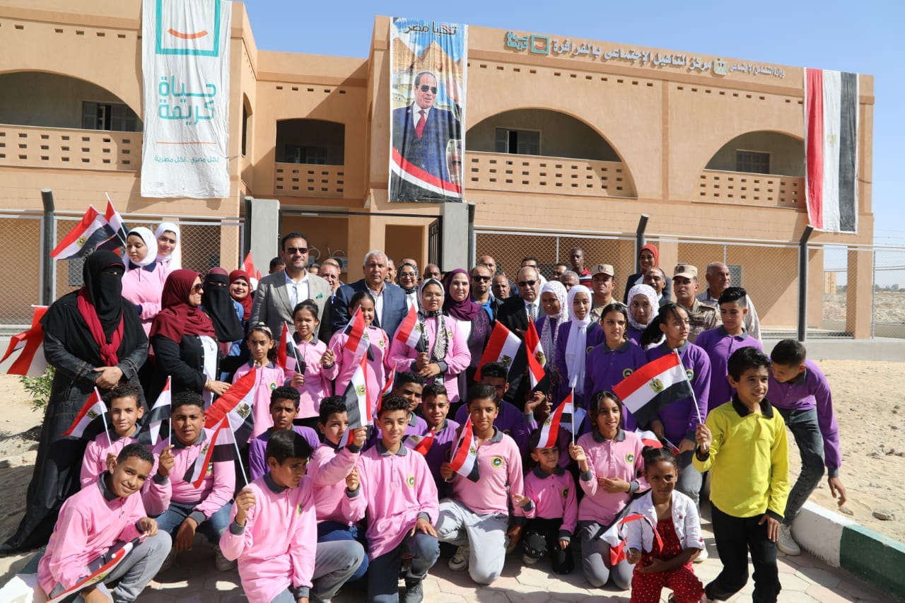 وزيرة التضامن الاجتماعي تزور مركز التأهيل الأجتماعي بالفرافرة