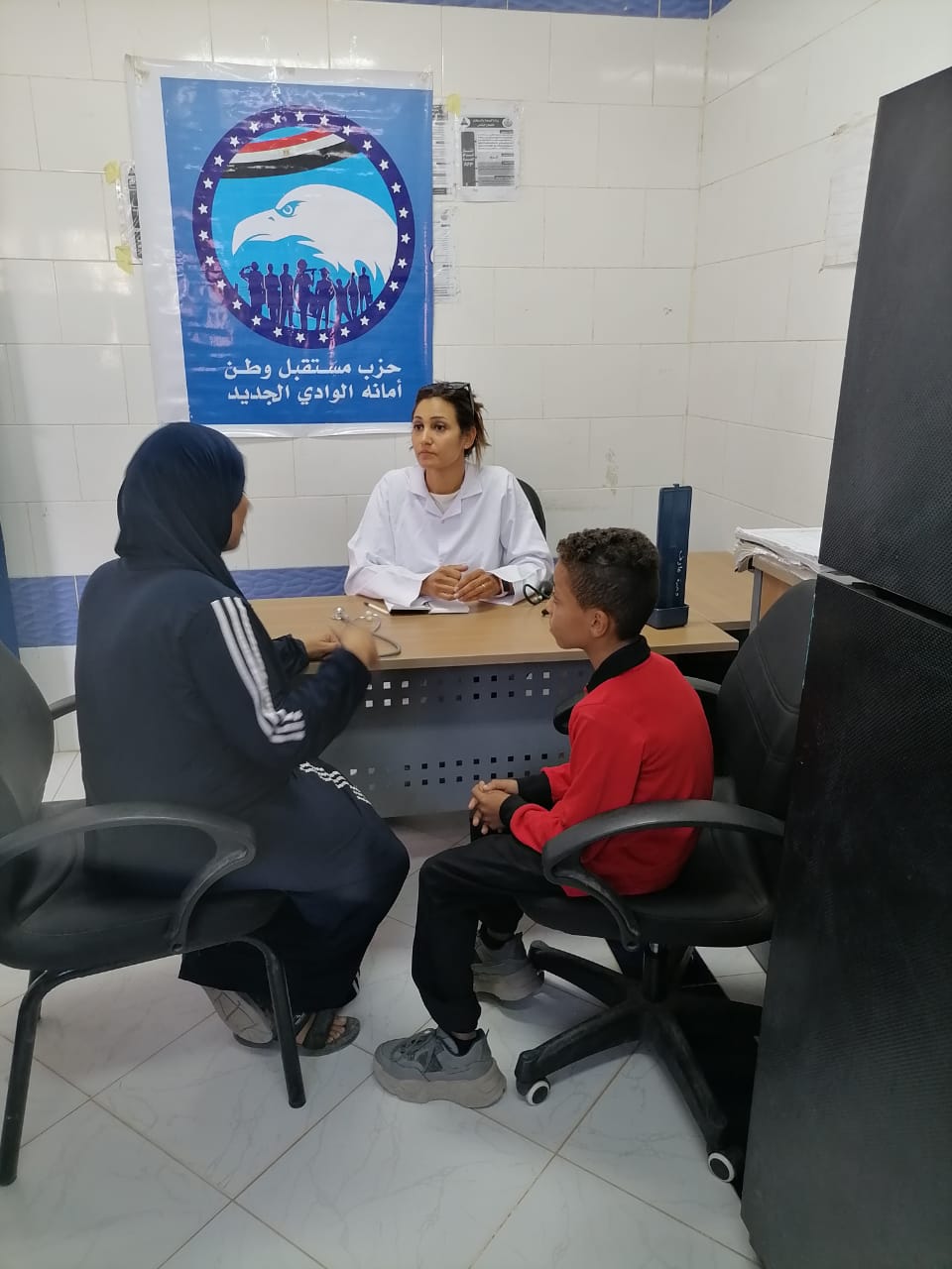 قافلة طبية مجانية وندوة تثقيفية لسكان قرى شرق بولاق بواحة الخارجة (2)