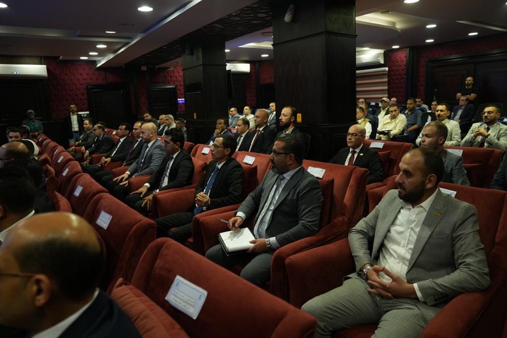 اجتماعًا مع أمناء المحافظات لدعم الرئيس السيسي (4)
