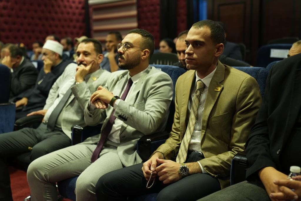 اجتماعًا مع أمناء المحافظات لدعم الرئيس السيسي (9)