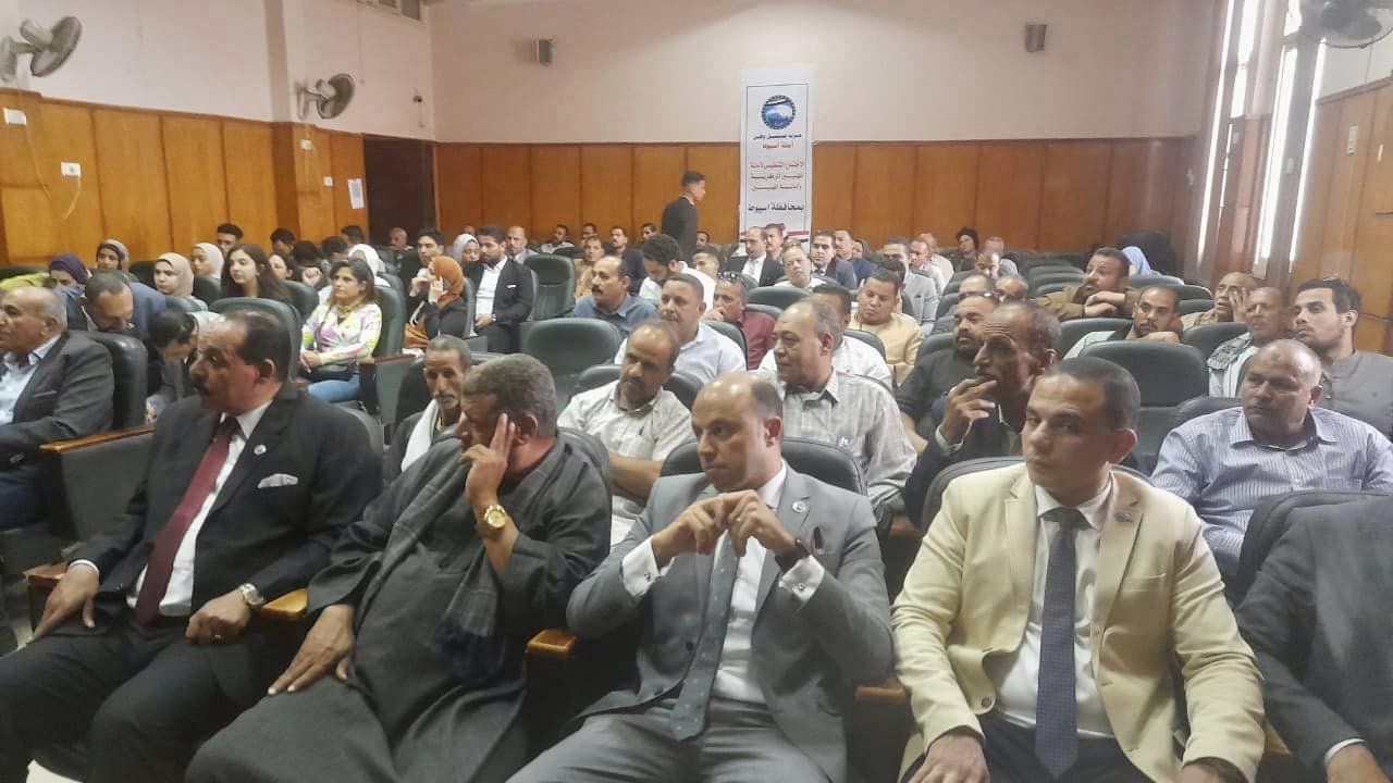أمانة المهنيين المركزية تواصل اجتماعاتها في محافظات الصعيد لدعم الرئيس السيسي (4)