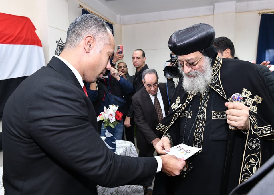 البابا تواضروس الثاني يدلي بصوته في الانتخابات الرئاسية ويؤكد: �المشاركة مسؤولية�