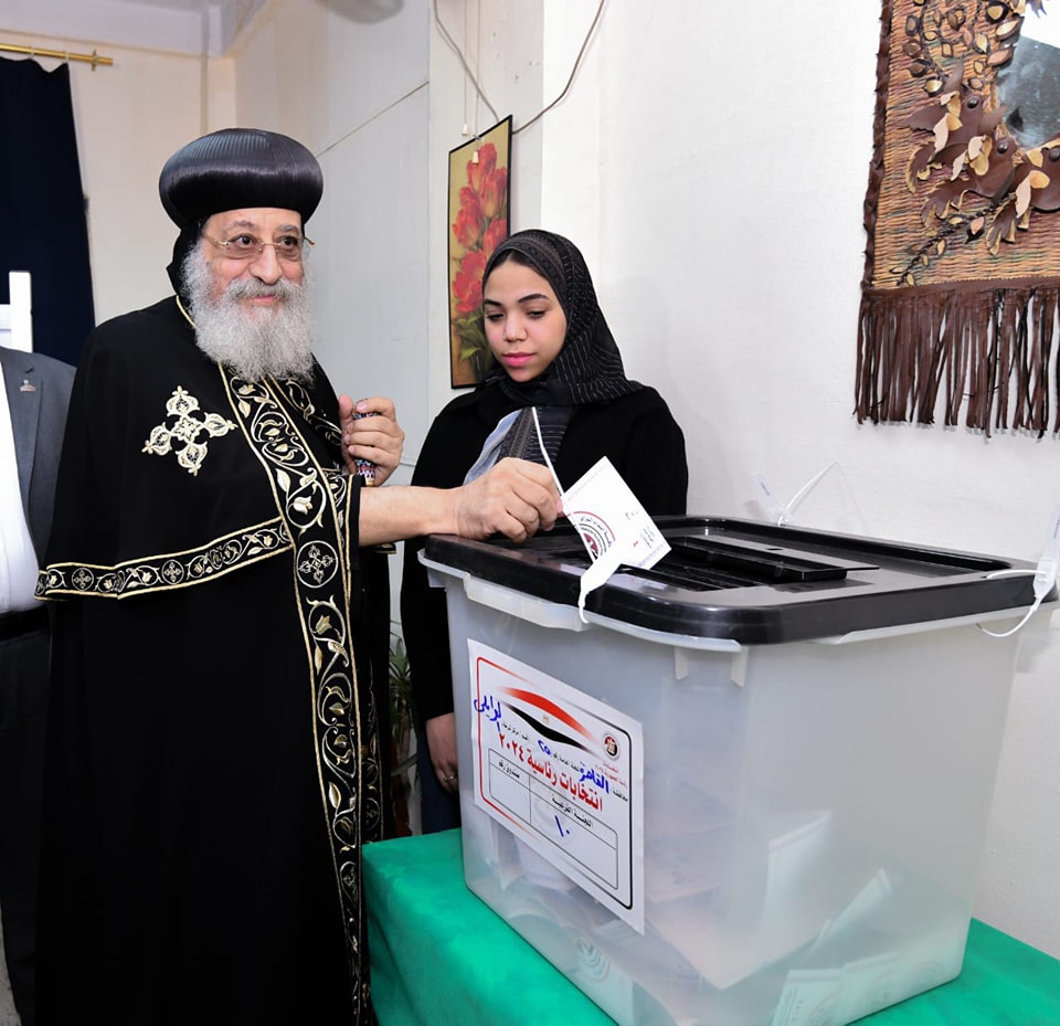 البابا تواضروس الثاني يدلي بصوته في الانتخابات الرئاسية ويؤكد: �المشاركة مسؤولية�