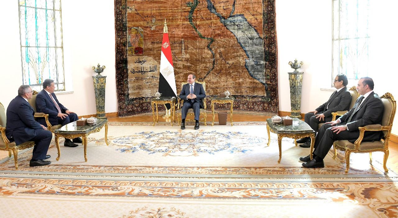 الرئيس السيسي يستقبل حازم عمر وفريد زهران وعبد السند يمامة بقصر الاتحادية