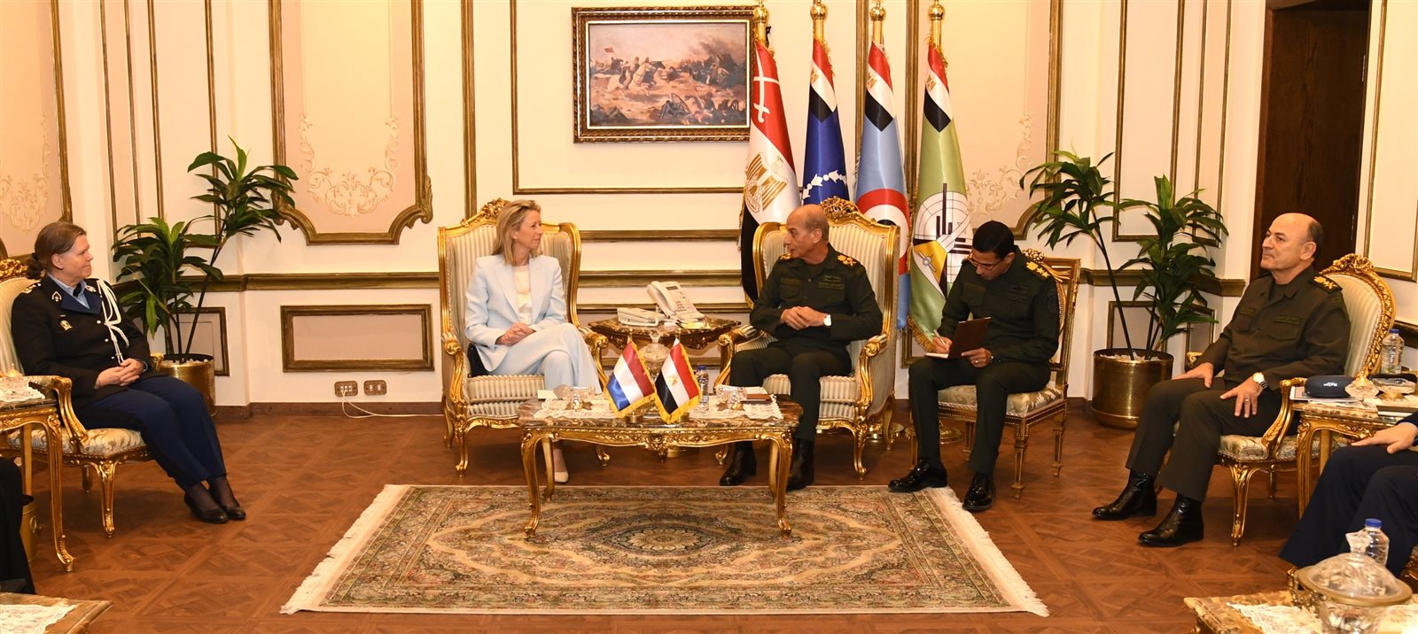 الفريق أول محمد زكي يلتقى وزير دفاع هولندا لبحث مستقبل التعاون العسكرى