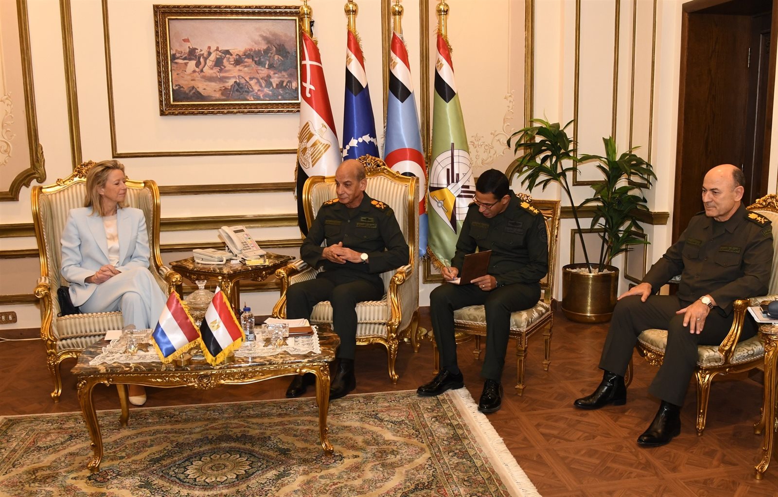 الفريق أول محمد زكي يلتقى وزير دفاع هولندا لبحث مستقبل التعاون العسكرى