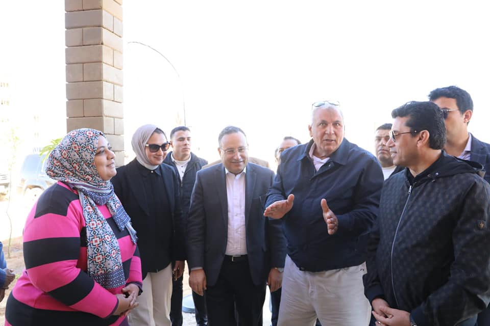 وزير الرياضة يتفقد مشروع المنازل الخضراء بالعاصمة الادارية بالوادي الجديد