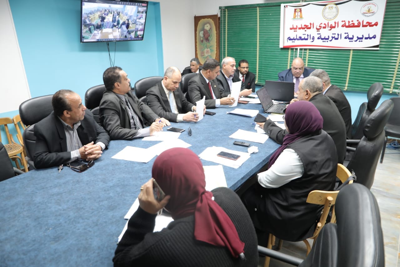 مدير تعليم الوادي الجديد يترأس غرغة عمليات الامتحانات
