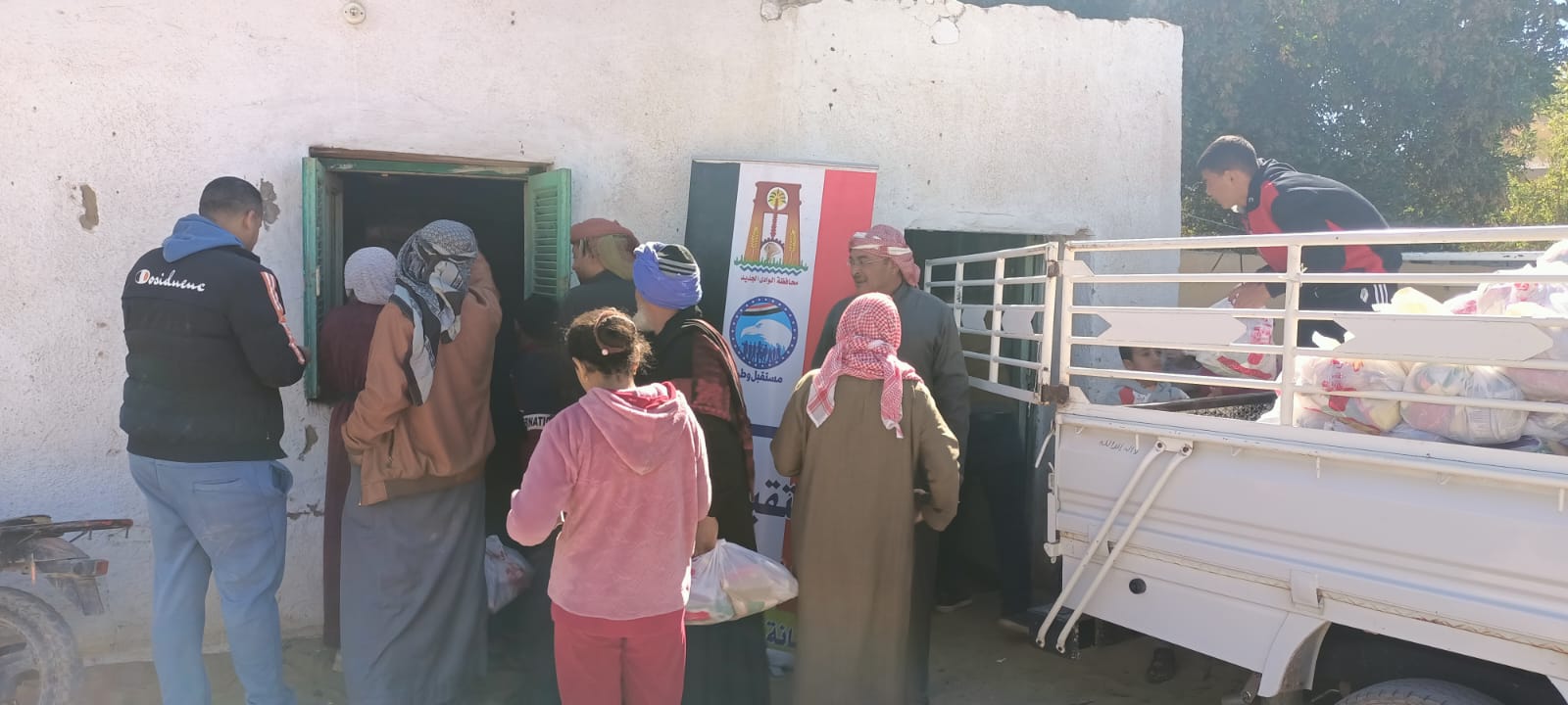 منافذ حزب مستقبل وطن بمركز الداخلة للسلع المخفضة