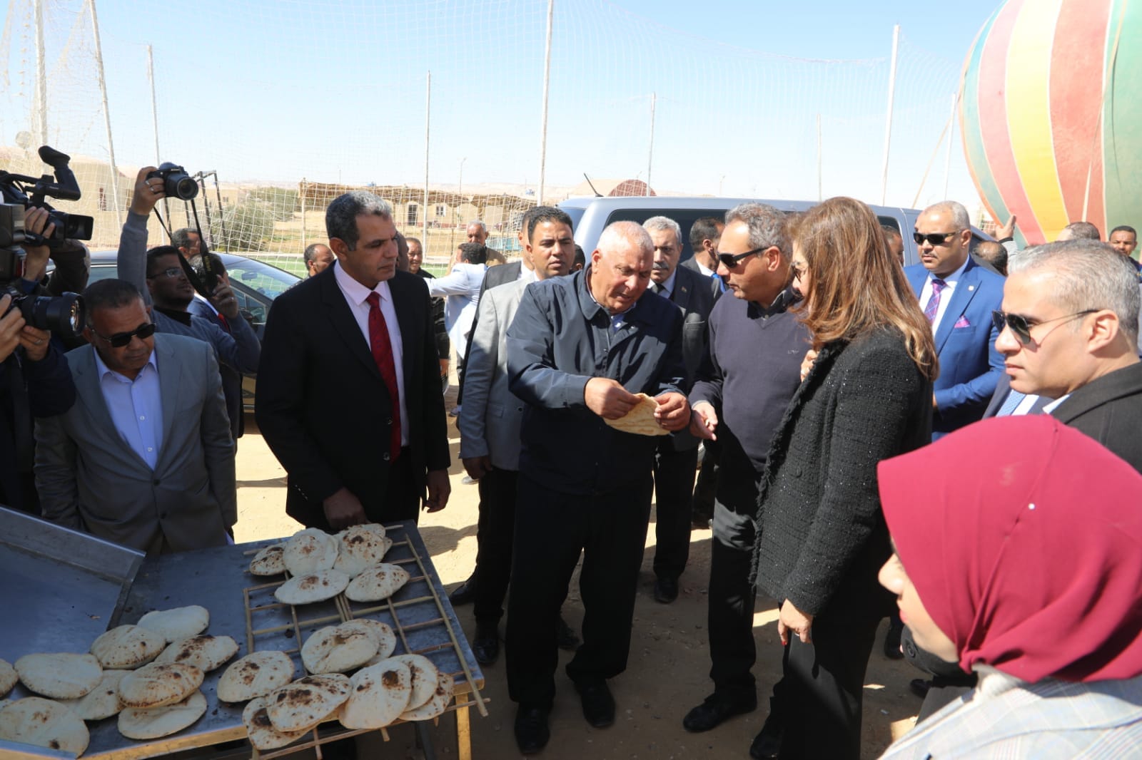 وزيرة التخطيط تتفقد مناطق الخدمات بمشروع التوطين بالوادي الجديد