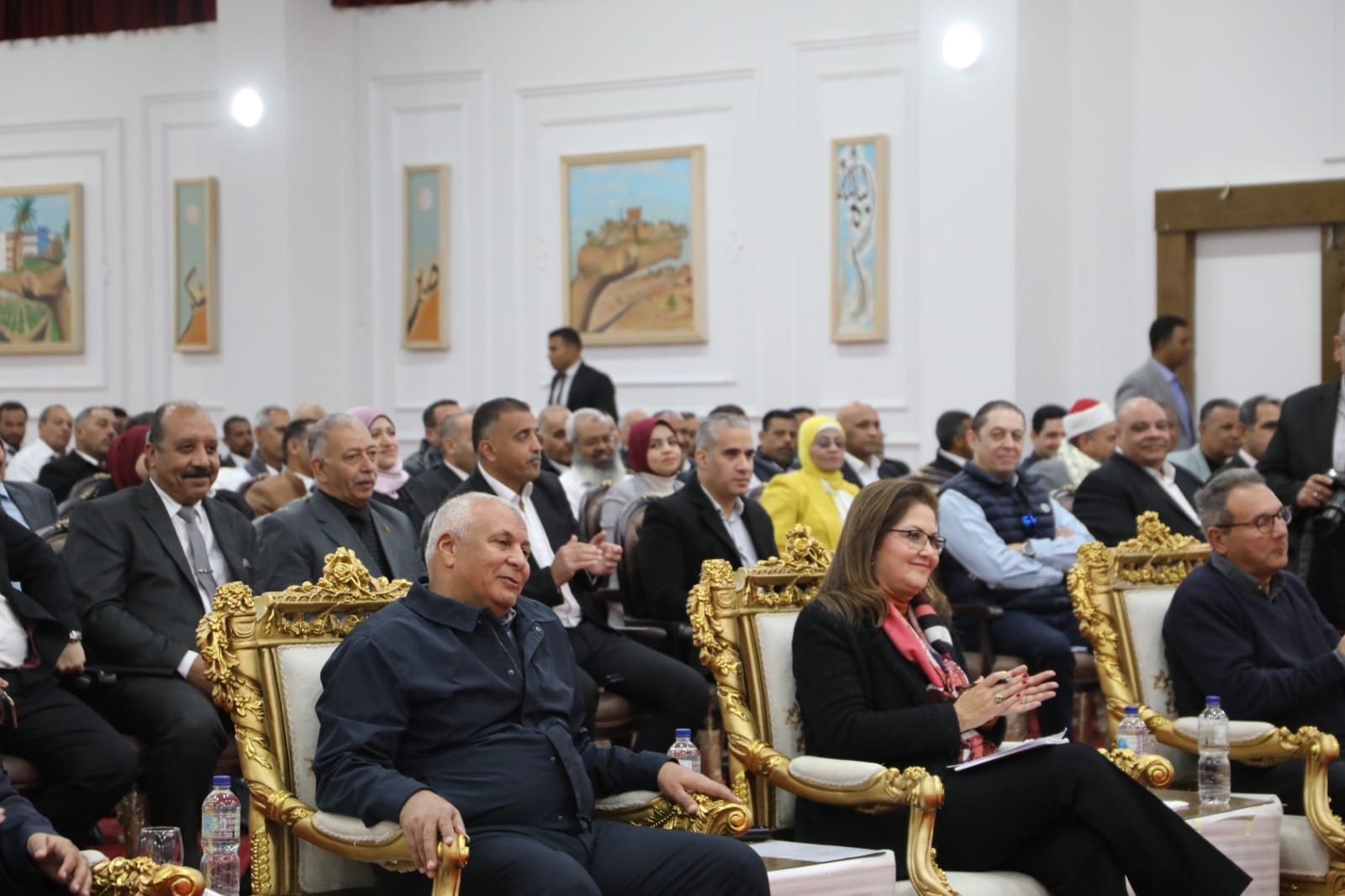 وزيرة التخطيط ومحافظ الوادي الجديد في لقاء موسع مع قياتا المحافظة
