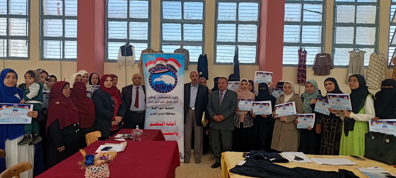 دورة للفتيات والسيدات على الحرف اليدوية بواحة الداخلة