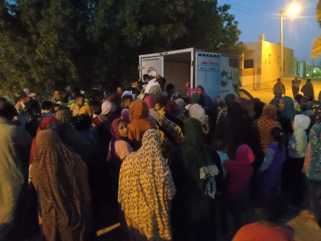 اقبال كثيف على منافذ الحزب بقرى الخارجة