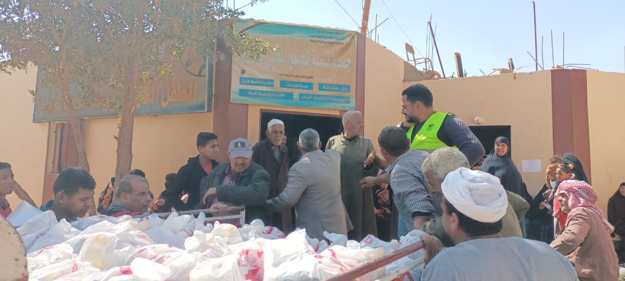 اقبال المواطنين على منافذ حزب مستقبل وطن